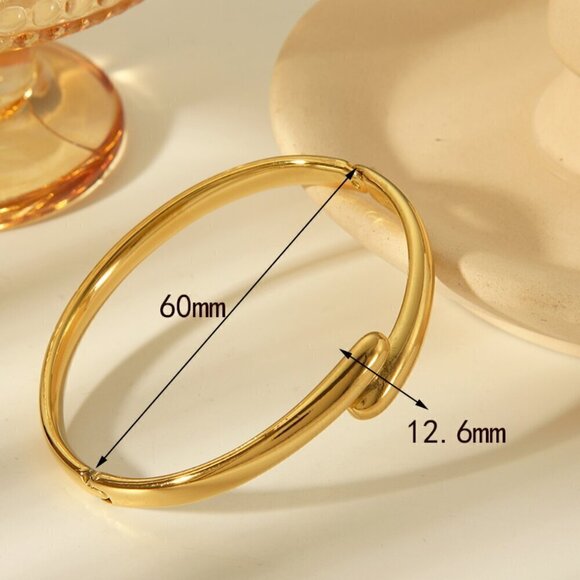 18k Gold Plated Stainless Twist Waterdrop Style Luxury Bangle - Picture 6 of 6